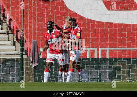 MIDDLESBROUGH, ROYAUME-UNI. 24 AVRIL Yannick Bolasie zcas de Middlesbrough leur premier but lors du match de championnat Sky Bet entre Middlesbrough et Sheffield mercredi au stade Riverside, Middlesbrough le samedi 24 avril 2021. (Crédit : Mark Fletcher | INFORMATIONS MI) Banque D'Images