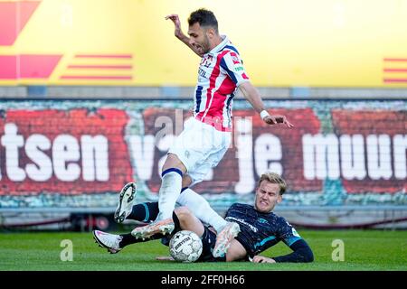 TILBURG, PAYS-BAS - AVRIL 23 : Vangelis Pavlidis de Willem II, Melle Meulensteen de RKC Waalwijk, lors du match Eredivisie 2020-2021 entre Wille Banque D'Images