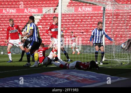 MIDDLESBROUGH, ROYAUME-UNI. 24 AVRIL Duncan Watmore de Middlesbrough marque son troisième but lors du match du championnat Sky Bet entre Middlesbrough et Sheffield mercredi au stade Riverside, à Middlesbrough, le samedi 24 avril 2021. (Credit: Mark Fletcher | MI News) Credit: MI News & Sport /Alay Live News Banque D'Images