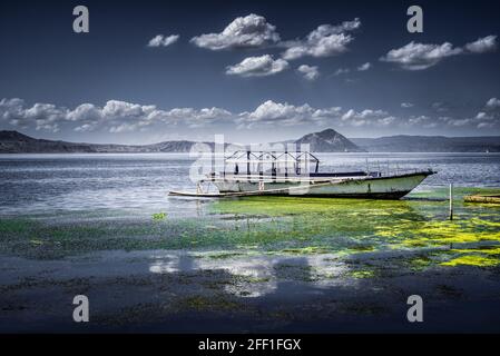 Journée de Beauriful au pittoresque lac Taal à Talisay, Batangas, Philippines. Banque D'Images