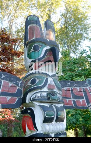 Pole de mariage, Centre culturel et de conférence Quw'utsun, Duncan, Colombie-Britannique, Canada Banque D'Images