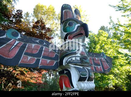 Pole de mariage, Centre culturel et de conférence Quw'utsun, Duncan, Colombie-Britannique, Canada Banque D'Images