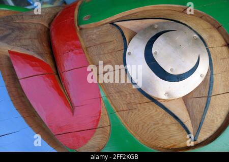 Spirit Pole, Quw'utsuns' Cultural & Conference Centre, Duncan, Colombie-Britannique, Canada Banque D'Images