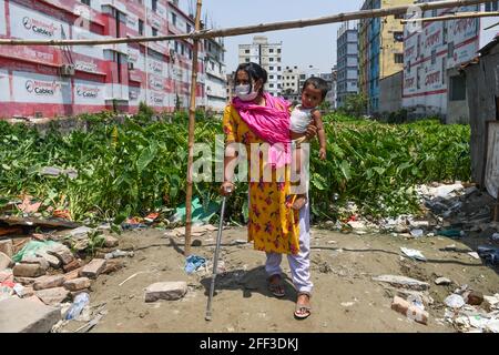 Dhaka, Bangladesh. 24 avril 2021. Une vue générale du site à l'occasion du huitième anniversaire de la catastrophe du bâtiment Rana Plaza à Savar.l'une des catastrophes d'usine les plus dévastatrices au monde, Rana Plaza, un bâtiment de huit étages s'est effondré en raison de défaillances structurelles et a conduit à la surveillance de la sécurité internationale au Bangladesh, les militants avertissent de « graves conséquences » si une telle supervision est abandonnée. Crédit : SOPA Images Limited/Alamy Live News Banque D'Images