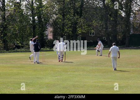 Graves Park, Sheffield, South Yorkshire, Royaume-Uni. 24 avril 2021. Match de cricket à graves Park, Sheffield. Credit: Alamy Live News Banque D'Images