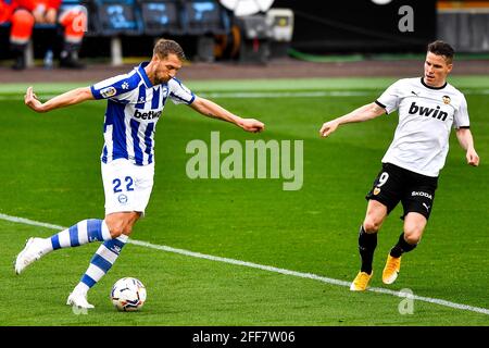 VALENCE, ESPAGNE - AVRIL 24: Florian Lejeune de Deportivo Alaves pendant le match de la Liga entre Valencia CF et Deportivo Alaves à Estadio Mestalla Banque D'Images