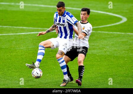 VALENCE, ESPAGNE - AVRIL 24: Joselu de Deportivo Alaves, Hugo Guillerón de Valencia CF pendant le match de la Liga entre Valencia CF et Deportivo Alave Banque D'Images