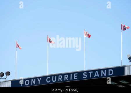 Sheffield, Angleterre, le 24 avril 2021. Vue générale des drapeaux lors du match de la Premier League à Bramall Lane, Sheffield. Le crédit photo devrait se lire: Andrew Yates / Sportimage Banque D'Images