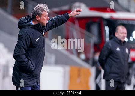 ISTANBUL, TURQUIE - AVRIL 24: Le headcoach Hamza Hamzaoglu de Kayserispor pendant le match Super LIG entre Besiktas et Kayserispor au parc Vodafone le 24 avril 2021 à Istanbul, Turquie (photo par /Orange Pictures) Credit: Orange pics BV/Alay Live News Banque D'Images