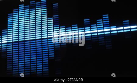Barre d'égaliseur de musique. Égaliseur de forme d'onde audio sur fond noir à l'écran. Musique ou onde sonore sur le moniteur. Son coloré visuel abstrait. Gradient Banque D'Images