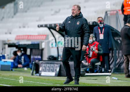 ISTANBUL, TURQUIE - AVRIL 24: Le chef-entraîneur Sergen Yalcin de Besiktas lors du match Super LIG entre Besiktas et Kayserispor au parc Vodafone, le mois d'avril Banque D'Images