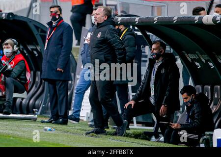 ISTANBUL, TURQUIE - AVRIL 24: Le chef-entraîneur Sergen Yalcin de Besiktas lors du match Super LIG entre Besiktas et Kayserispor au parc Vodafone, le mois d'avril Banque D'Images