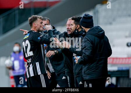 ISTANBUL, TURQUIE - AVRIL 24: Le chef-entraîneur Sergen Yalcin de Besiktas lors du match Super LIG entre Besiktas et Kayserispor au parc Vodafone, le mois d'avril Banque D'Images