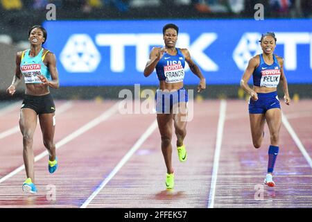 Phillys Francis (USA) remporte le 400m femmes, alonside Allyson Felix (USA) et Shaunae Miller-Uibo (Bahamas) - Championnats du monde IAAF, Londres 2017 Banque D'Images