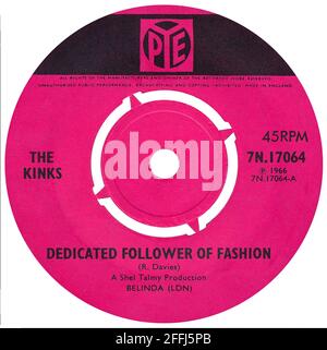 Royaume-Uni 45 tr/min 7' single of Dedicated Follower of Fashion par les Kinks sur le label Pye de 1966. Écrit par Ray Davies et produit par Shel Talmy. Banque D'Images