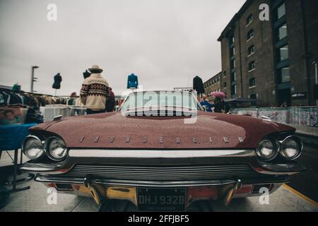 Londres/Royaume-Uni - 29 avril 2018 : Vente de bottes Classic car par Vintage. Festival rétro où les gens vendent leurs vêtements vintage et d'autres produits à partir de bijoux Banque D'Images