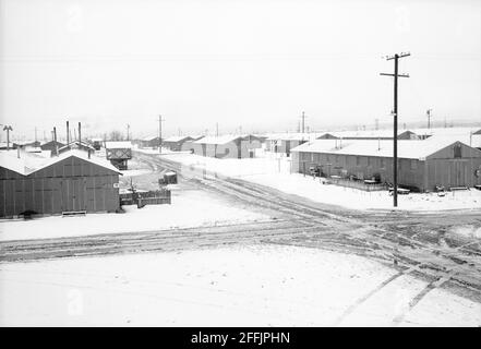 Carrefour de deux rues après la tempête d'hiver, Manzanar Relocation Center, Californie, Etats-Unis, Ansel Adams, Collection Manzanar War Relocation Centre, 1943 Banque D'Images