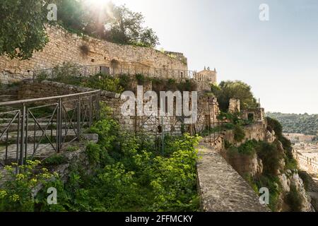 Sites extérieurs de l'église Saint-Matthieu (Chiesa di San Matteo) à Scicli, province de Ragusa, Sicile - Italie. Banque D'Images