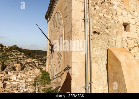 Sites extérieurs de l'église Saint-Matthieu (Chiesa di San Matteo) à Scicli, province de Ragusa, Sicile - Italie. Banque D'Images