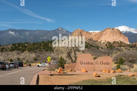 Colorado Springs, Colorado, États-Unis. 24 avril 2021 : chaque printemps, autour du jour de la Terre, le département des Parcs, des Loisirs et des Services culturels de Colorado Springs déclare une « matinée sans âme » dans le jardin des Dieux. Les routes sont laissées vides et les amoureux de la nature sont invités à profiter du parc totalement sous la puissance humaine. Colorado Springs, Colorado crédit: CAL Sport Media/Alay Live News Banque D'Images