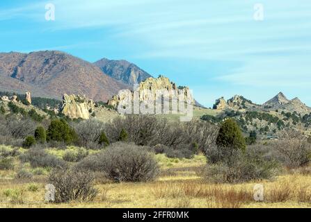 Colorado Springs, Colorado, États-Unis. 24 avril 2021 : chaque printemps, autour du jour de la Terre, le département des Parcs, des Loisirs et des Services culturels de Colorado Springs déclare une « matinée sans âme » dans le jardin des Dieux. Les routes sont laissées vides et les amoureux de la nature sont invités à profiter du parc totalement sous la puissance humaine. Colorado Springs, Colorado crédit: CAL Sport Media/Alay Live News Banque D'Images