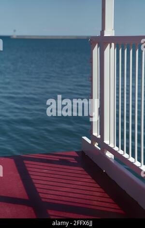 Un endroit calme pour s'arrêter pour profiter de la vue sur le lac Michigan le long du lac de Chicago à côté de l'aquarium Banque D'Images