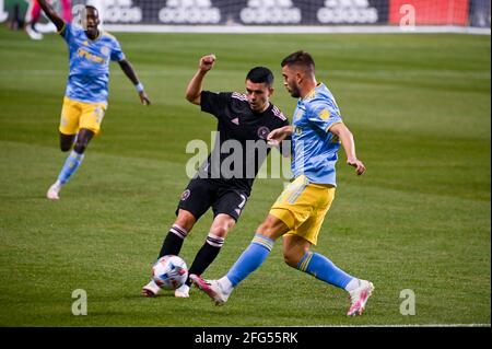 Chester, Pennsylvanie, États-Unis. 24 avril 2021. 24 avril 2021, Chester PA- MLS-2021 Philadelphia Union joueur KAI WAGNER (27) lutte pour le ballon contre le joueur Inter Miami, LEWIS MORGAN (7) l'ouvre-maison de l'Union de Philadelphie au Subaru Park à Chester PA crédit: Ricky Fitchett/ZUMA Wire/Alay Live News Banque D'Images