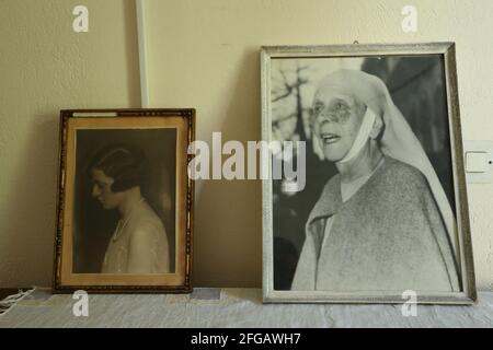 Résidence d'été de la princesse Alice de Grèce dans le quartier Neo Heraclion à Athènes. La princesse Alice de Battenberg était la mère du prince Philip et la belle-mère de la reine Elizabeth II Après avoir épousé le prince Andrew de Grèce et du Danemark en 1903, elle adopta le style de son mari, devenant la princesse Andrew de Grèce et du Danemark. Elle a vécu en Grèce jusqu'à l'exil de la majeure partie de la famille royale grecque en 1917. À son retour en Grèce quelques années plus tard, son mari a été accusé en partie de la défaite du pays dans la guerre gréco-turque (1919-1922), et la famille a de nouveau été contrainte à l'exil jusqu'à ce que Banque D'Images