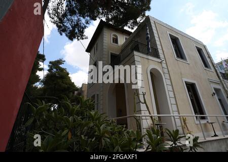 Résidence d'été de la princesse Alice de Grèce dans le quartier Neo Heraclion à Athènes. La princesse Alice de Battenberg était la mère du prince Philip et la belle-mère de la reine Elizabeth II Après avoir épousé le prince Andrew de Grèce et du Danemark en 1903, elle adopta le style de son mari, devenant la princesse Andrew de Grèce et du Danemark. Elle a vécu en Grèce jusqu'à l'exil de la majeure partie de la famille royale grecque en 1917. À son retour en Grèce quelques années plus tard, son mari a été accusé en partie de la défaite du pays dans la guerre gréco-turque (1919-1922), et la famille a de nouveau été contrainte à l'exil jusqu'à ce que Banque D'Images