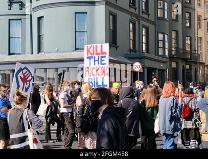 Manifestation contre le projet de loi de police dans les rues de Brighton, Angleterre, Royaume-Uni Banque D'Images