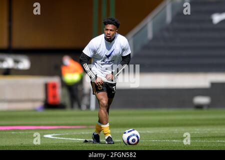 Wolverhampton, Royaume-Uni. 25 avril 2021. Adama Traore #37 de Wolverhampton Wanderers s'échauffe avant le match à Wolverhampton, Royaume-Uni le 4/25/2021. (Photo de Simon Whitehead/News Images/Sipa USA) crédit: SIPA USA/Alay Live News Banque D'Images
