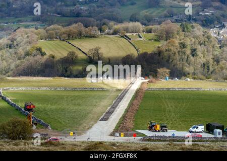 Une piste de train dans une carrière près de Stoney Middleton dans le Derbyshire, qui a été signalé comme un lieu pour le dernier film Mission: Impossible. Mission: Impossible star Tom Cruise a été remplir des scènes d'action sur une locomotive à vapeur mock en mouvement dans les Moors de North York au cours des derniers jours. Date de la photo: Dimanche 25 avril 2021. Banque D'Images