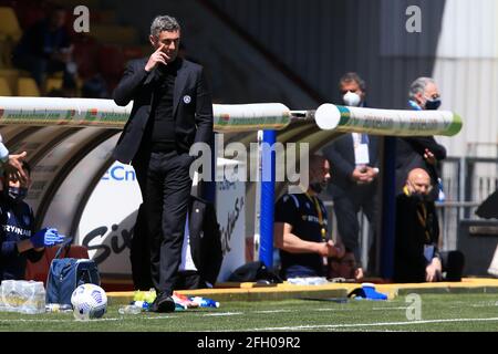 Benevento, Italie. Le 25 avril 2021. Entraîneur Luca Gotti pendant la série UN match entre Benevento Calcio et Udinese Calcio au Stadio Comunale Ciro Vigorito le 25 avril 2021 à Benevento, Italie. (Photo de Giuseppe Fama/Pacific Press) crédit: Pacific Press Media production Corp./Alay Live News Banque D'Images