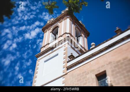 Belle vue sur la rue de Denia, Marina Alta avec port et horizon, montagne Montgo, plage et ville, province d'Alicante, Valence, Espagne Banque D'Images