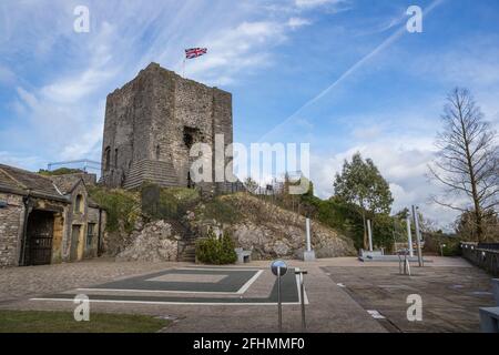 Parc de la vallée de Ribble. Promenez-vous dans le parc public de Clitheroe et le château de Clitheroe avec un ciel d'été Banque D'Images