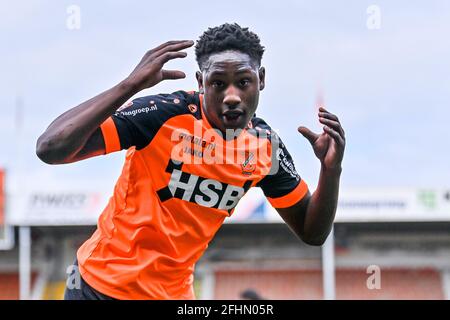 VOLENDAM, PAYS-BAS - AVRIL 25 : Lequincio Zeefuik du FC Volendam célèbre après avoir marquant son deuxième but d'équipe pendant le Keukenkampioendivis néerlandais Banque D'Images