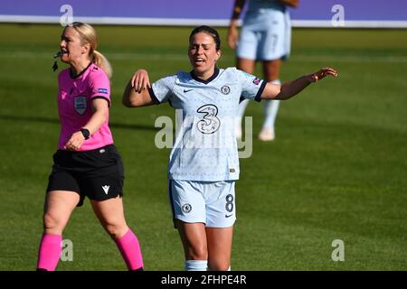 Melanie Leupolz réagit lors de la semi-finale de l'UEFA Women's Champions League, match de la première jambe au campus du FC Bayern à Munich, en Allemagne. Date de la photo: Dimanche 25 avril 2021. Banque D'Images