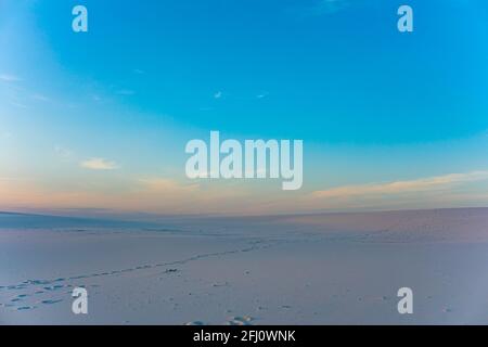 Côte de sable azur le matin de l'océan Pacifique Banque D'Images