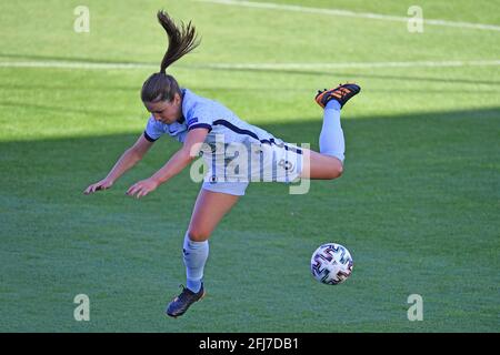 Melanie Leupolz, de Chelsea, se renie lors de la Ligue des champions de l'UEFA pour les femmes, demi-finale, match de la première jambe au campus du FC Bayern à Munich, en Allemagne. Date de la photo: Dimanche 25 avril 2021. Banque D'Images