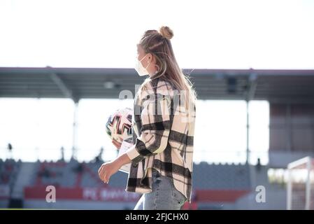 Munich, Allemagne. 25 avril 2021. Giulia Gwinn (7 FC Bayern Muenchen) au cours du match de l'UEFA Womens Champions League entre le FC Bayern Munich et le FC Chelsea à Munich, campus du FC Bayern, Allemagne. Crédit: SPP Sport presse photo. /Alamy Live News Banque D'Images