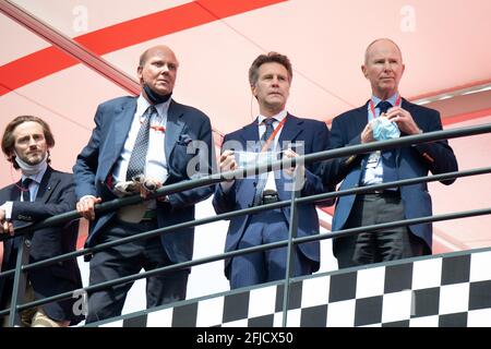 Le Prince Serge et Michel de Yougoslavie posent avec leur cousin Emmanuel-Philibert de Savoie lors du 12ème Grand Prix historique de Monaco le 25 avril 2021 à Monte-Carlo, Monaco. Photo de David Niviere / ABACAPRESS.COM Banque D'Images