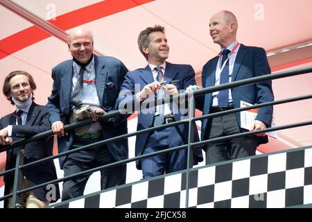 Le Prince Serge et Michel de Yougoslavie posent avec leur cousin Emmanuel-Philibert de Savoie lors du 12ème Grand Prix historique de Monaco le 25 avril 2021 à Monte-Carlo, Monaco. Photo de David Niviere / ABACAPRESS.COM Banque D'Images