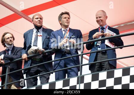 Le Prince Serge et Michel de Yougoslavie posent avec leur cousin Emmanuel-Philibert de Savoie lors du 12ème Grand Prix historique de Monaco le 25 avril 2021 à Monte-Carlo, Monaco. Photo de David Niviere / ABACAPRESS.COM Banque D'Images