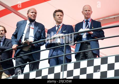 Le Prince Serge et Michel de Yougoslavie posent avec leur cousin Emmanuel-Philibert de Savoie lors du 12ème Grand Prix historique de Monaco le 25 avril 2021 à Monte-Carlo, Monaco. Photo de David Niviere / ABACAPRESS.COM Banque D'Images