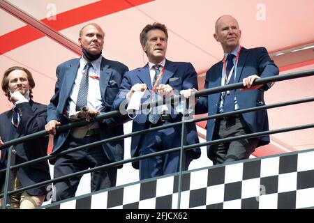 Le Prince Serge et Michel de Yougoslavie posent avec leur cousin Emmanuel-Philibert de Savoie lors du 12ème Grand Prix historique de Monaco le 25 avril 2021 à Monte-Carlo, Monaco. Photo de David Niviere / ABACAPRESS.COM Banque D'Images