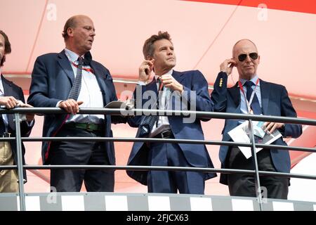Le Prince Serge et Michel de Yougoslavie posent avec leur cousin Emmanuel-Philibert de Savoie lors du 12ème Grand Prix historique de Monaco le 25 avril 2021 à Monte-Carlo, Monaco. Photo de David Niviere / ABACAPRESS.COM Banque D'Images