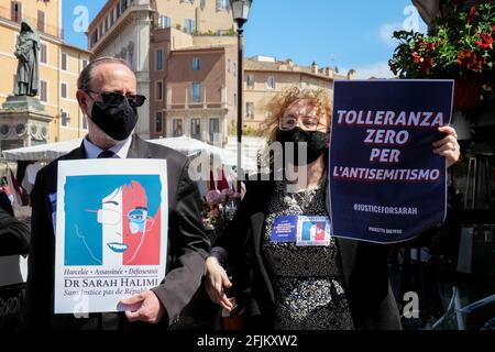 Rome, Italie. 25 avril 2021. Siège de protestation organisé par la Communauté juive de Rome, près de l'ambassade de France en Italie, pour manifester contre le verdict de la Cour de cassation française sur le meurtre de Sarah Halimi. Crédit : Agence photo indépendante/Alamy Live News Banque D'Images