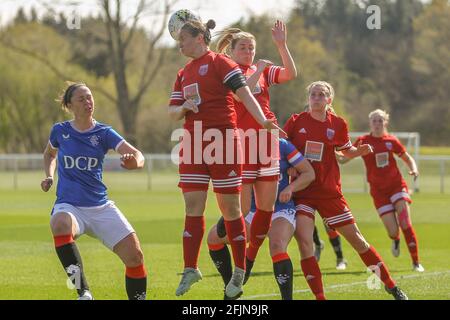 Milngavie, East Dunbartonshire, Écosse. 25 avril 2021. Action pendant la Scottish Building Society Scottish Women's Premier League 1 Fixture Rangers FC vs Forfar Farmington FC, Rangers Training Complex, Milngavie, East Dunbartonshire. 25/04/2021 | Credit Colin Poultney/Alay Live News Banque D'Images