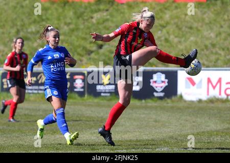 Lewes, Royaume-Uni. 1er décembre 2019. Le joueur de Lewes remet le ballon à l'épreuve lors du championnat FA Womens entre Lewes FC et Leicester City au Dripping Pan de Lewes. Crédit: SPP Sport presse photo. /Alamy Live News Banque D'Images