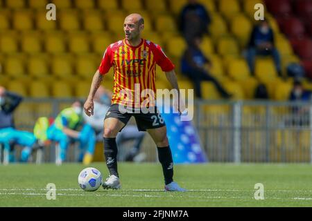 Le milieu de terrain italien de Benevento, Pasquale Schiattarella, contrôle le ballon lors de la série UN match de football entre Benevento et Udinese au stade Ciro Vigorito, à Benevento, en Italie, le 03 février 2021 Banque D'Images